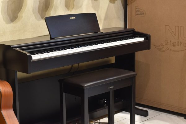 پیانو یاماها ydp 145 مشکی بهمراه صندلی